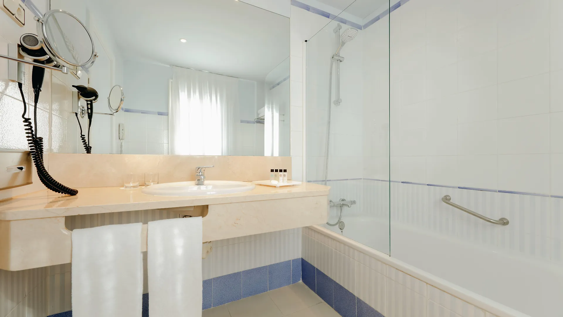 בילבאו Abba Euskalduna Hotel 4*,